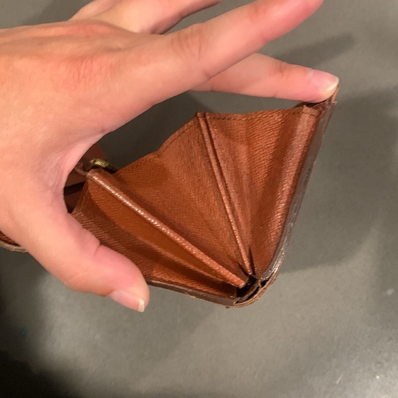 Louis Vuitton wallet with cash and zipper compartment. Date Code SD0030 - Picture 11 of 13